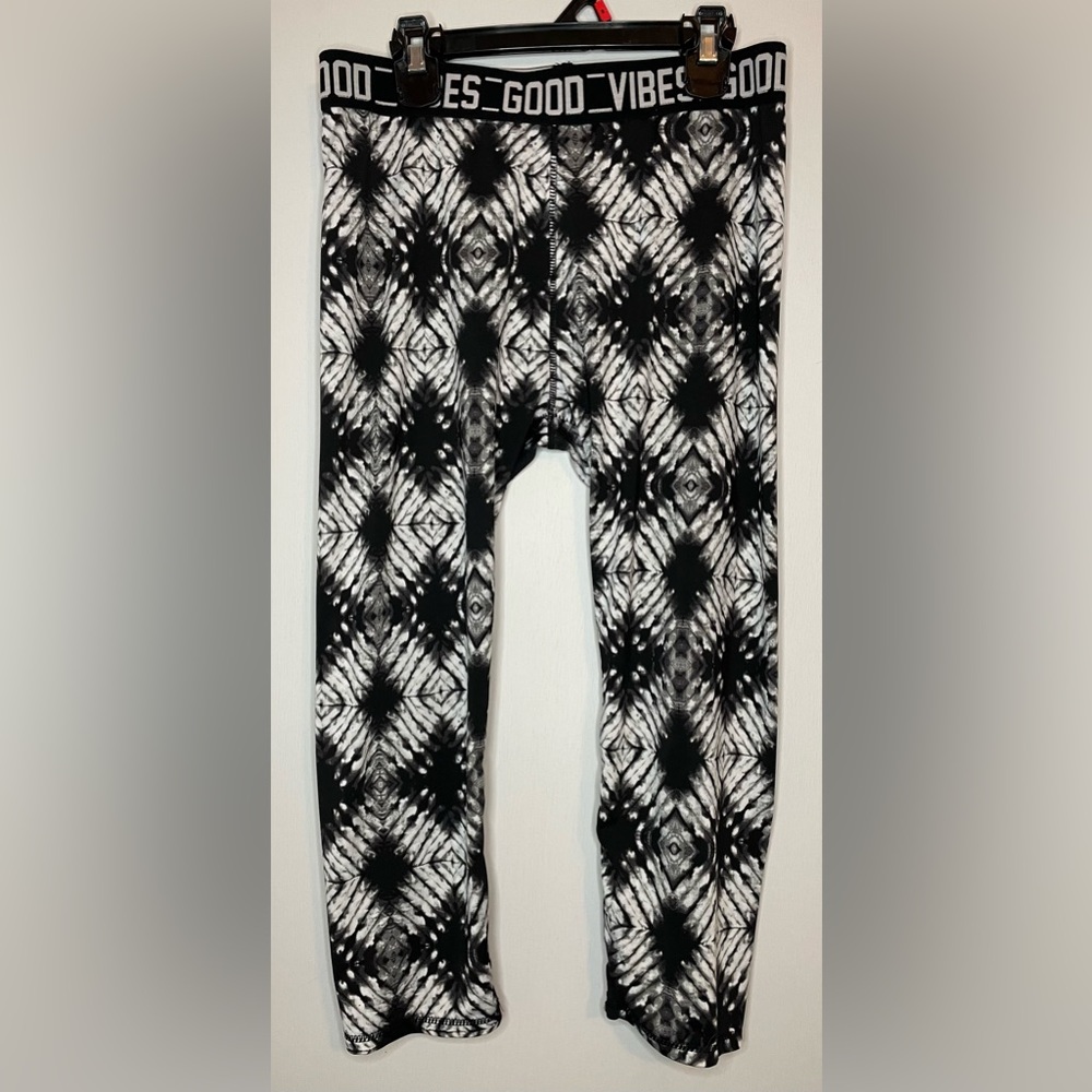 🆓FREE ADD ON🆓INFINITE- Womans Black&White Good Vibes Leggings- Size Large